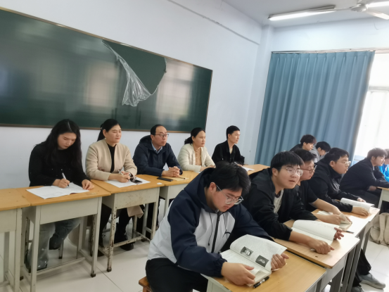 副院长贾楠深入公共教学部听课调研